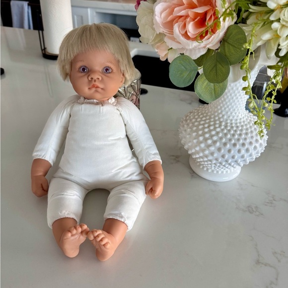 Lifelike Lee Middleton doll - Picture 1 of 10